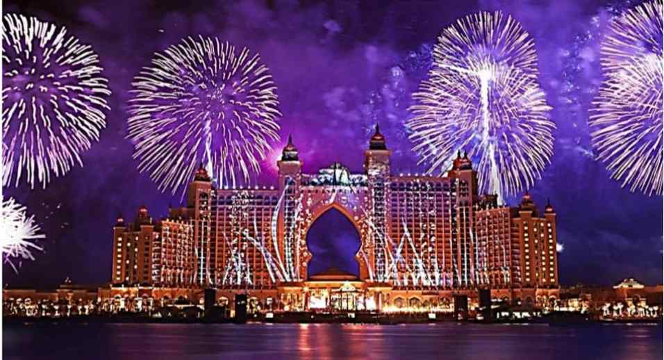 2 fuegos artificiales en Dubai