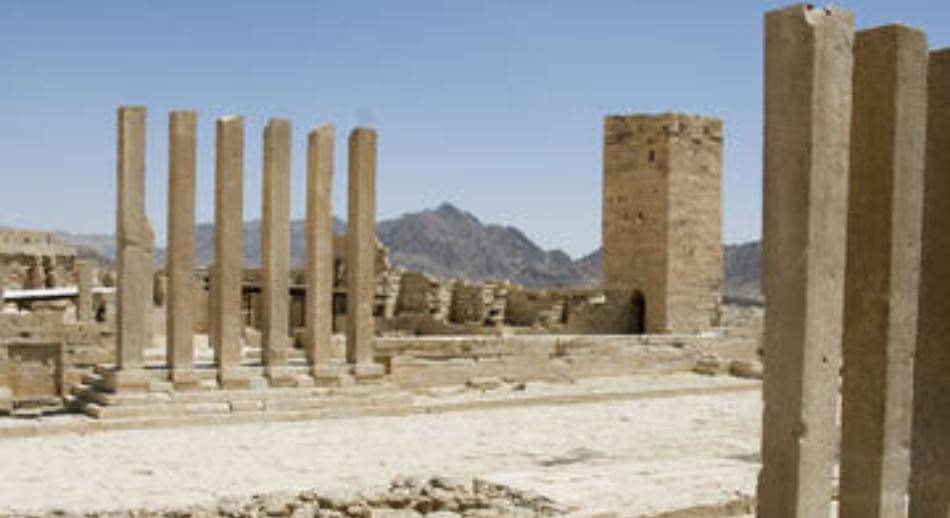  4 Las ruinas de Sirwah se encuentran a 40 km al oeste de Ma'rib