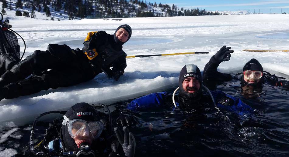 Buceo bajo el hielo en el Pirineo