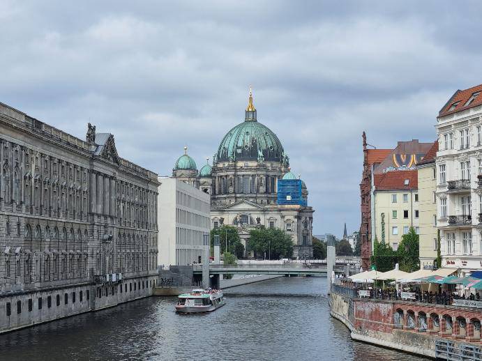 CATEDRAL DE BERLIN DESDE EL RÍO