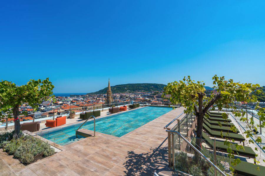 CataloniaDonosti terraza piscina vistas 1