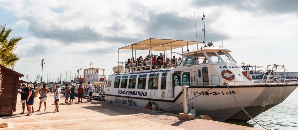 Cruceros vuelven al Puerto de la Ràpita - mejillonera