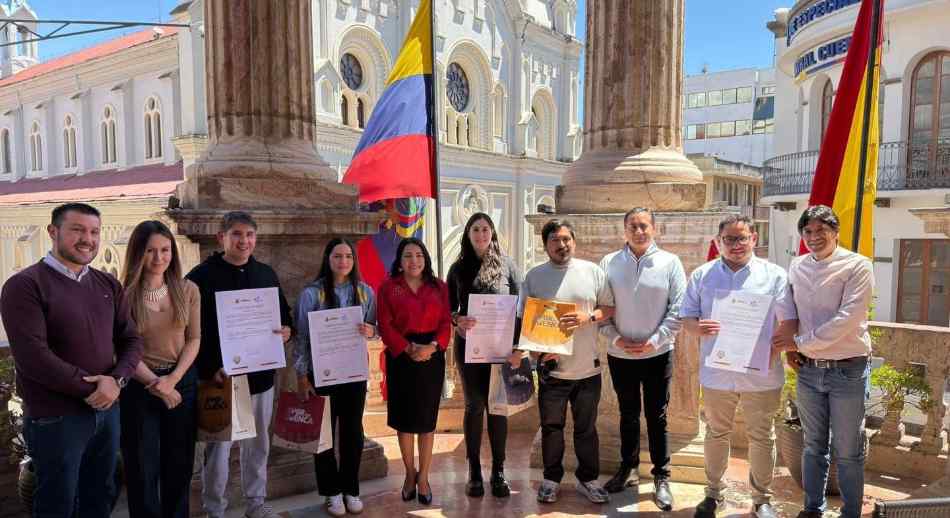 Entrega_de_diplomas_Cuenca.jpg