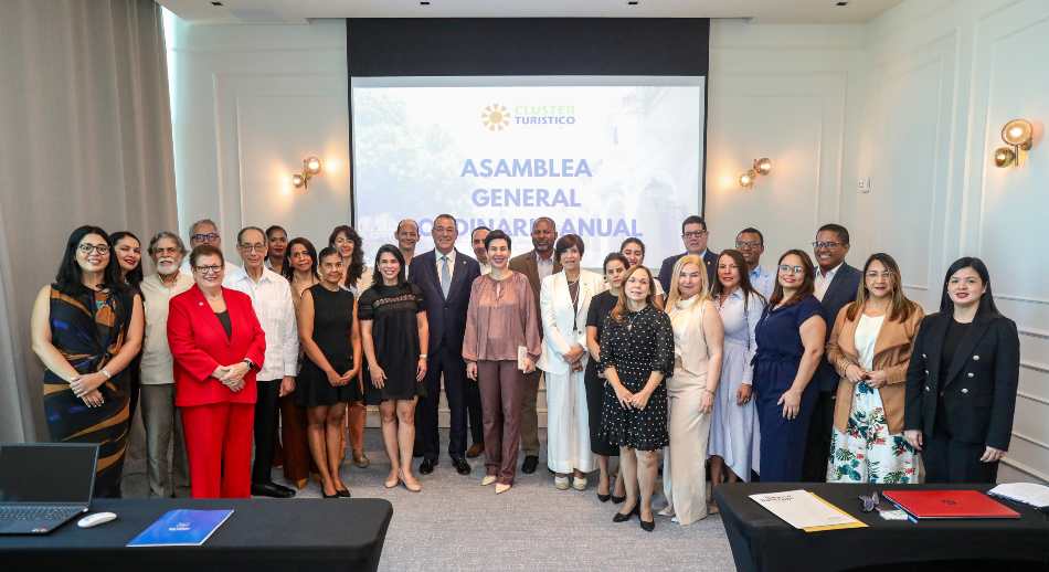 Junta Directiva durante Asamblea General Ordinaria 1