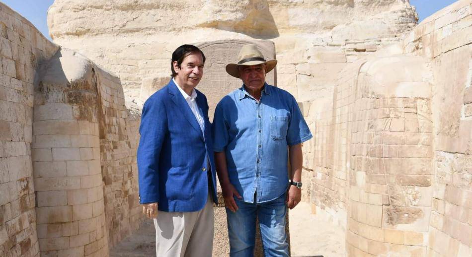 LOS EGIPTOLOGOS HANDI ZAKI Y ZAHI HAWASS