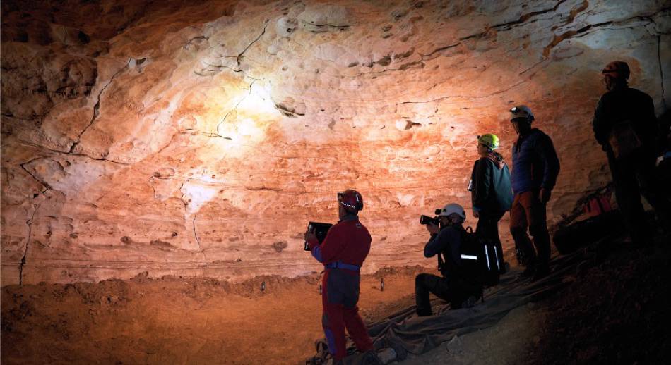 La Cueva de la Vila tiene Gravados prehistóricos