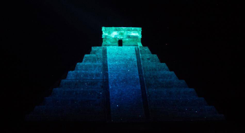 Las noches de Kukulkán es el espectáculo de luz y sonido que se hace en Chichén Itzá