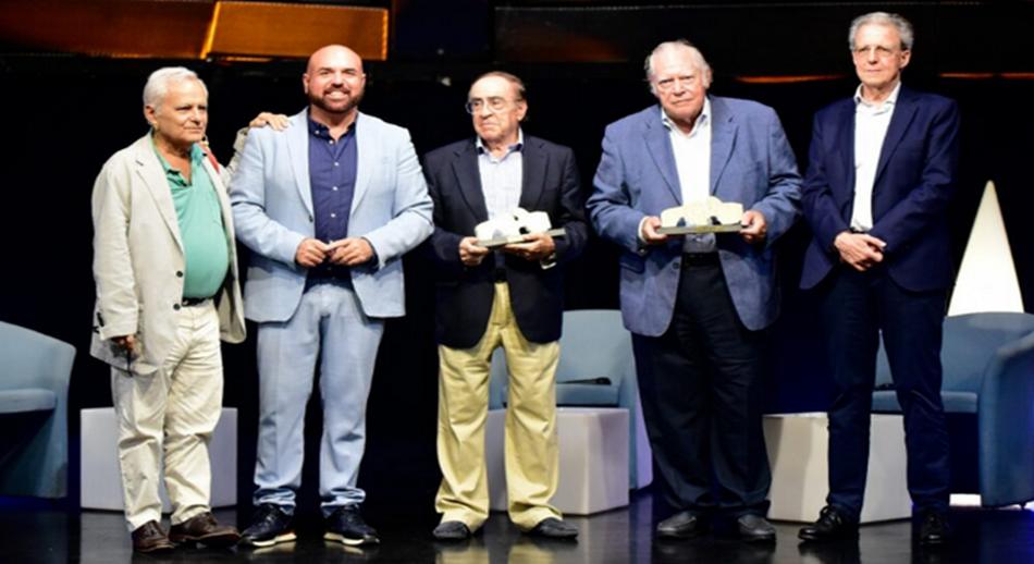 Los actores del acto de reconocimiento ofertado por el Excmo Ayuntamiento de Puerto de la Cruz