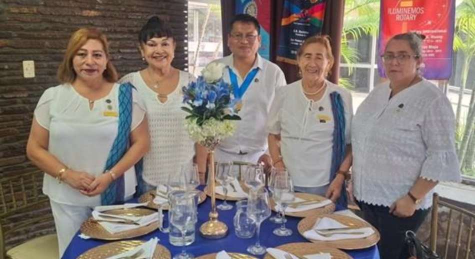 Mesa_con_socios_Rotary_marzo_2026.jpg