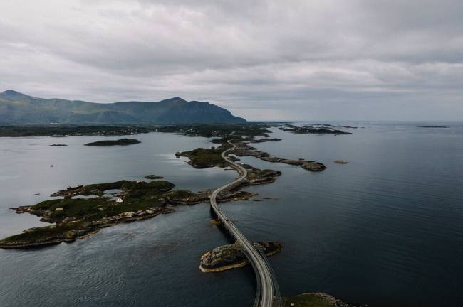 Puente Storseisundet en Noruega freepik 1