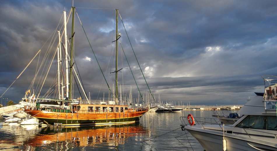 Puerto de Cambrils Tarragona by Juan Tomás Alvarez Minobis