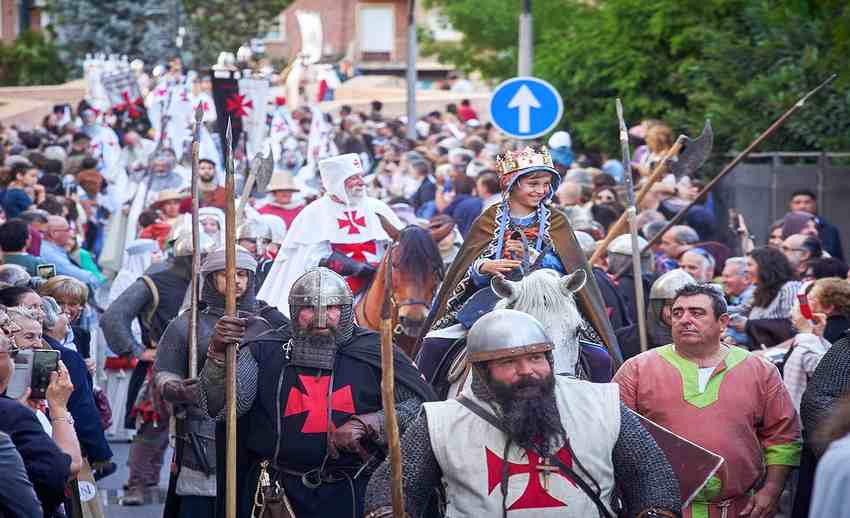 REPRESENTACIÓN PASACALLE DE JAIME I NIÑO HOMENAJE TEMPLARIO