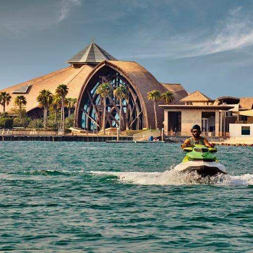 Resort Qatar moto acuática copia