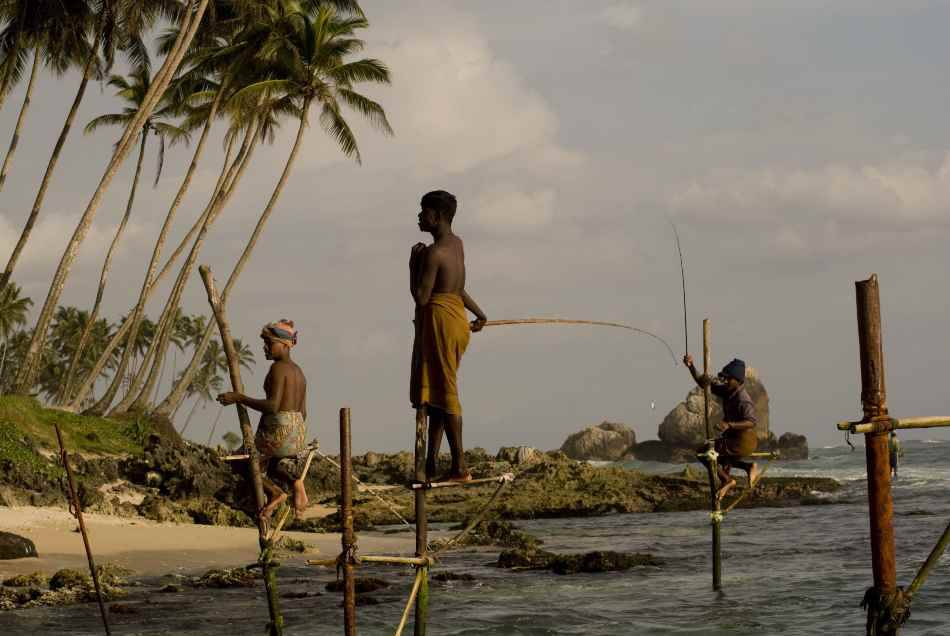 SRI LANKA stick fishermen 2702204