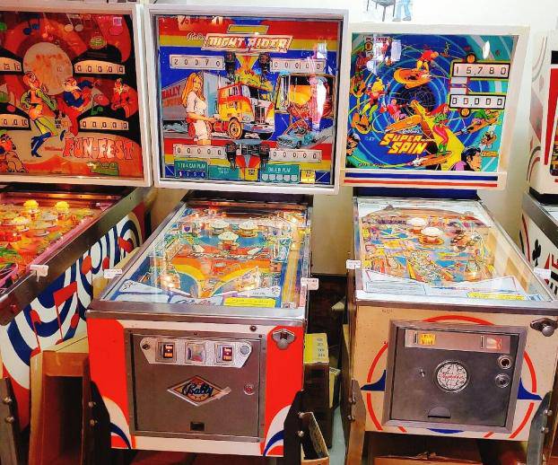 Shibamata Haikara Yokocho Máquinas de pinball