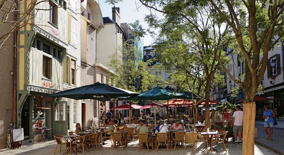 Troyes medieval y colorida - ambiente en la calle