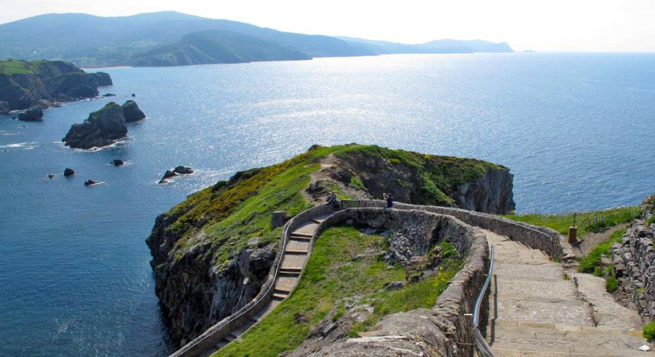 Visitamos Gaztelugatxe la fortaleza de piedra en Biskaia