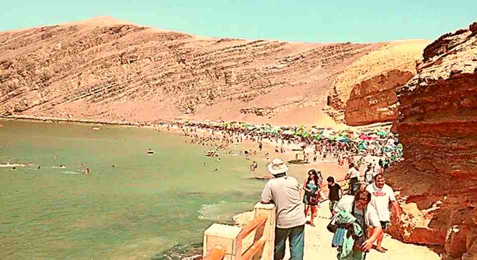 Vista Playa de la Mina Paracas Perú