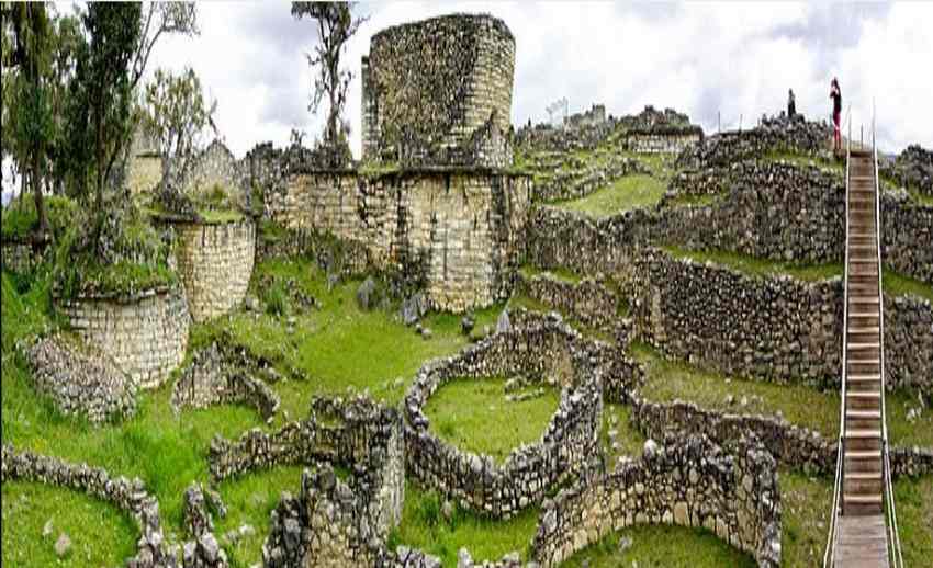 complejo arqueológico de Kuélap se accede desde la carretera del distrito de Leimebamba 1