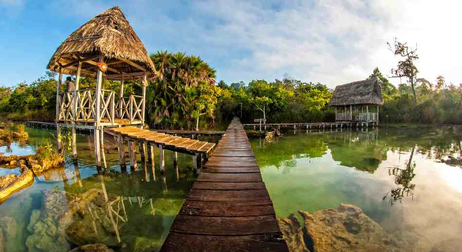 Laguna Lachuá en Guatemala