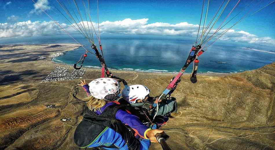 Sobrevolar en parapente en Lanzarote