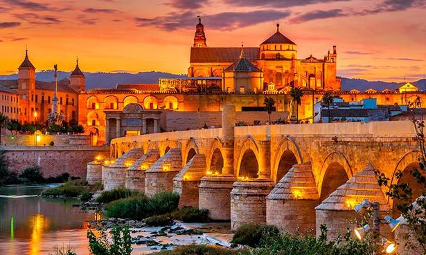 mezquita-de-cordoba-noche-exterior-t.jpg