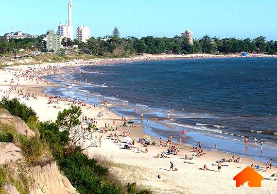 plAYA DE LA CIUDAD BALNEARIO URUGUAY agosto 21