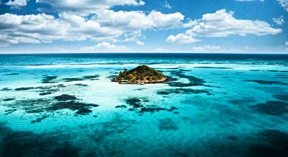 Playa de Cayo Cangrejo a pocos kilómetros de la ciudad de Cartagena. 