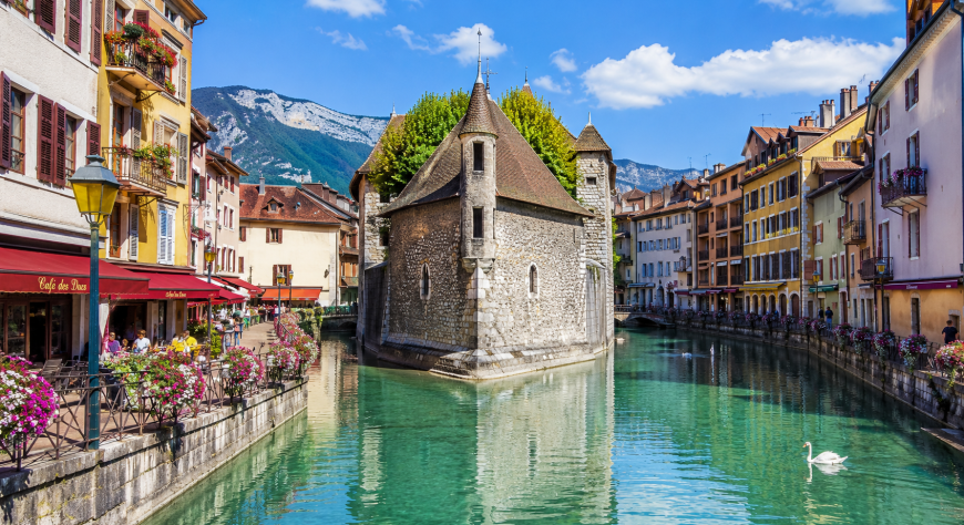 Annecy, entre lago alpino y encanto romántico