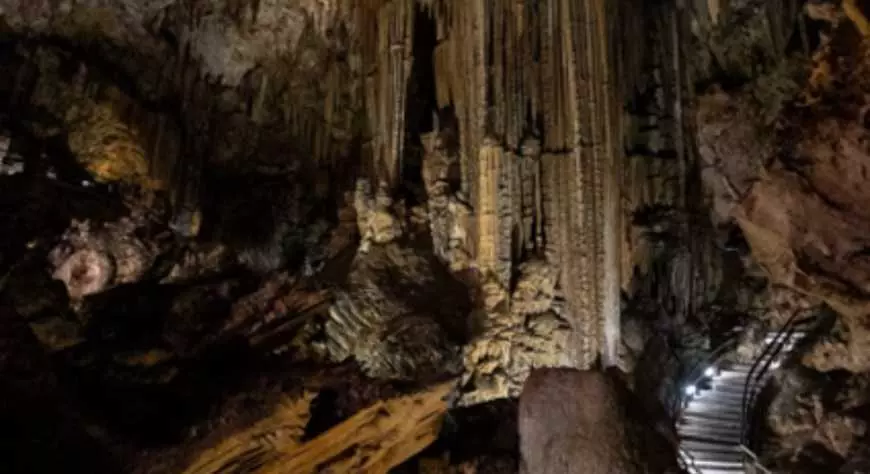 Las 11 cuevas más Impresionantes de España