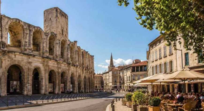 Arles, entre historia romana, arte y tradición Provenza