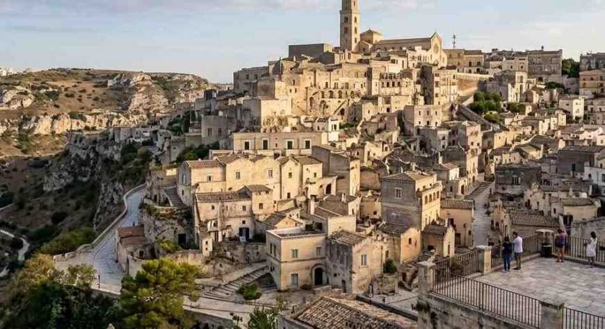 Matera: la ciudad italiana excavada en la roca que pasó de la pobreza extrema a convertirse en uno de los destinos más fascinantes de Europa