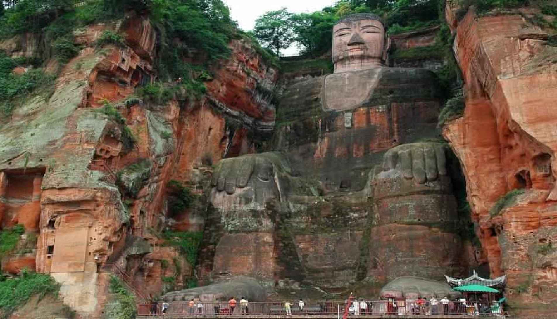 Cuando la piedra aprendió a respirar: el Gran Buda de Leshan frente al paso de trece siglos