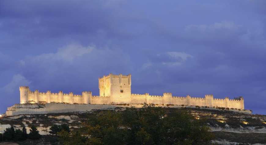 Peñafiel: Donde la historia se brinda y el cordero es ley