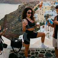 El turismo de la telerrealidad y del “baddie lifestyle”: cuando viajar se convierte en una puesta en escena de la vida real