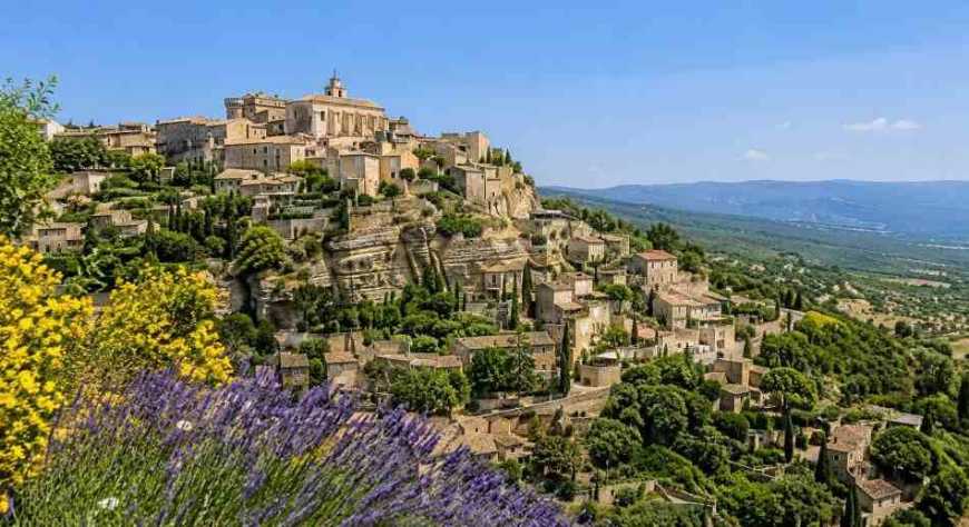 Gordes, el tesoro provenzal entre lavanda y colinas doradas