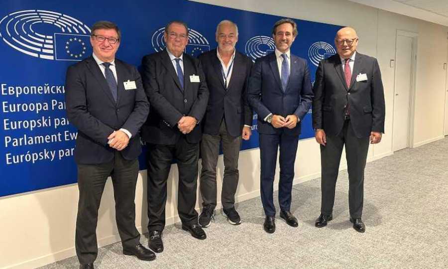 La  Mesa del  Turismo  presenta su Plan de Acción en Bruselas 