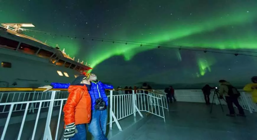 Descubrir la magia de las Auroras Boreales con Hurtigruten