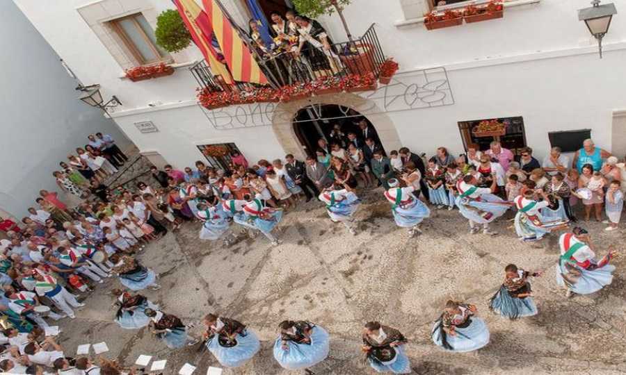 Fiestas de la Ermitana en Peñíscola, cuando los bailes ancestrales evocan el recuerdo del Papa Luna