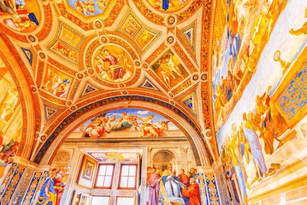 vaticanite-vatican-09-mai-2017-interieur-du-musee-du-vatican-plus-grands-musees-du-monde-fresques-galeries-du-vatican_501530-8115.jpg